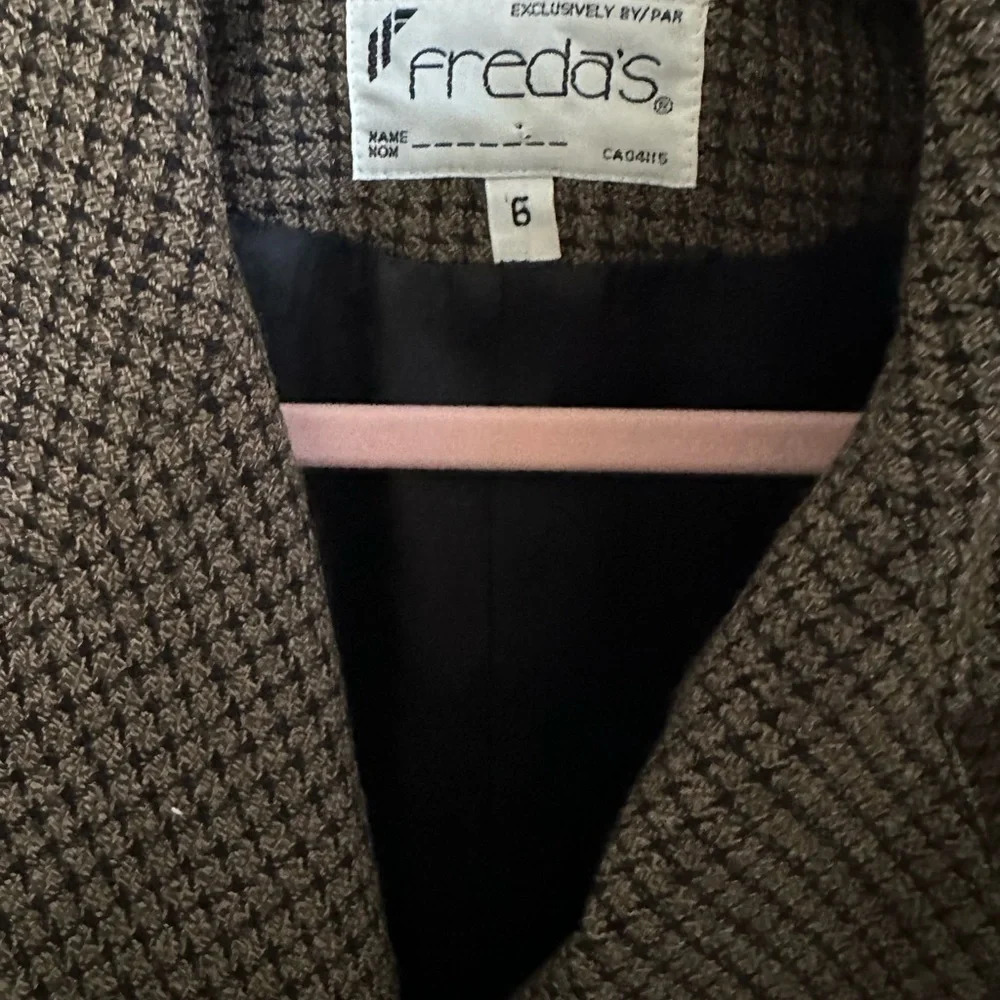 Freda’s vintage size 6 blazer  in excellent condition - Picture 3 of 6